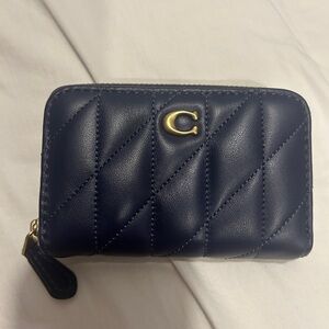 Essential Small Zip Around Card Case With Pillow Quilting